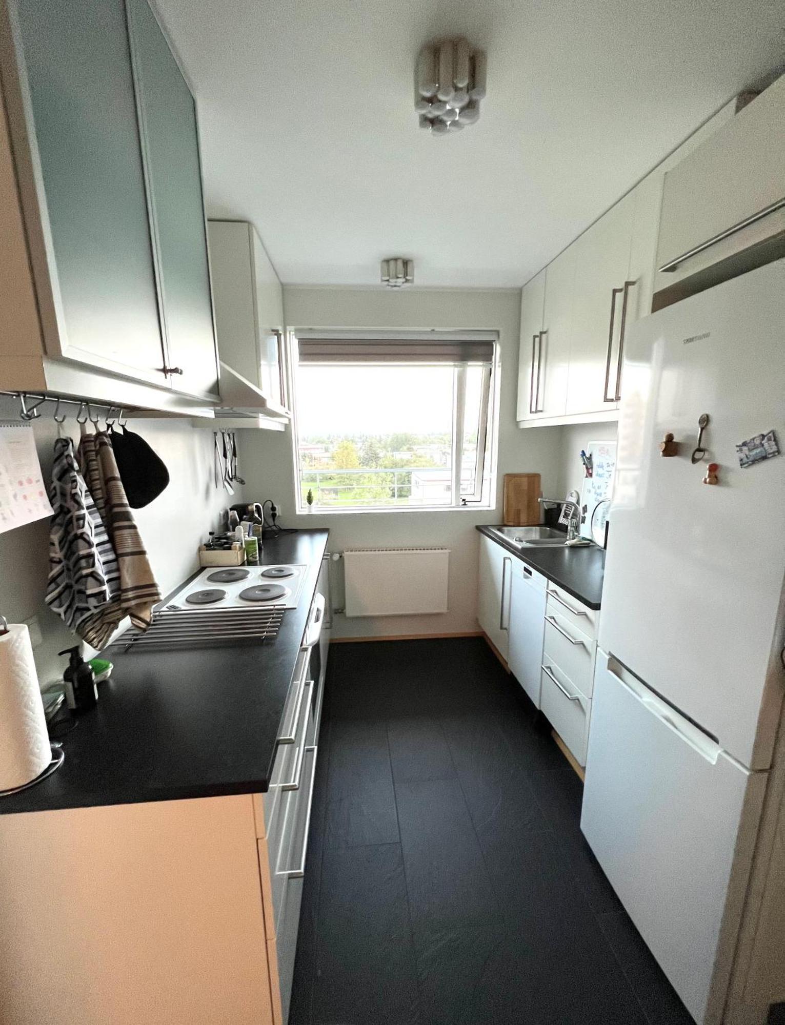 Cozy 1 Bedroom With A Balcony Apartment *