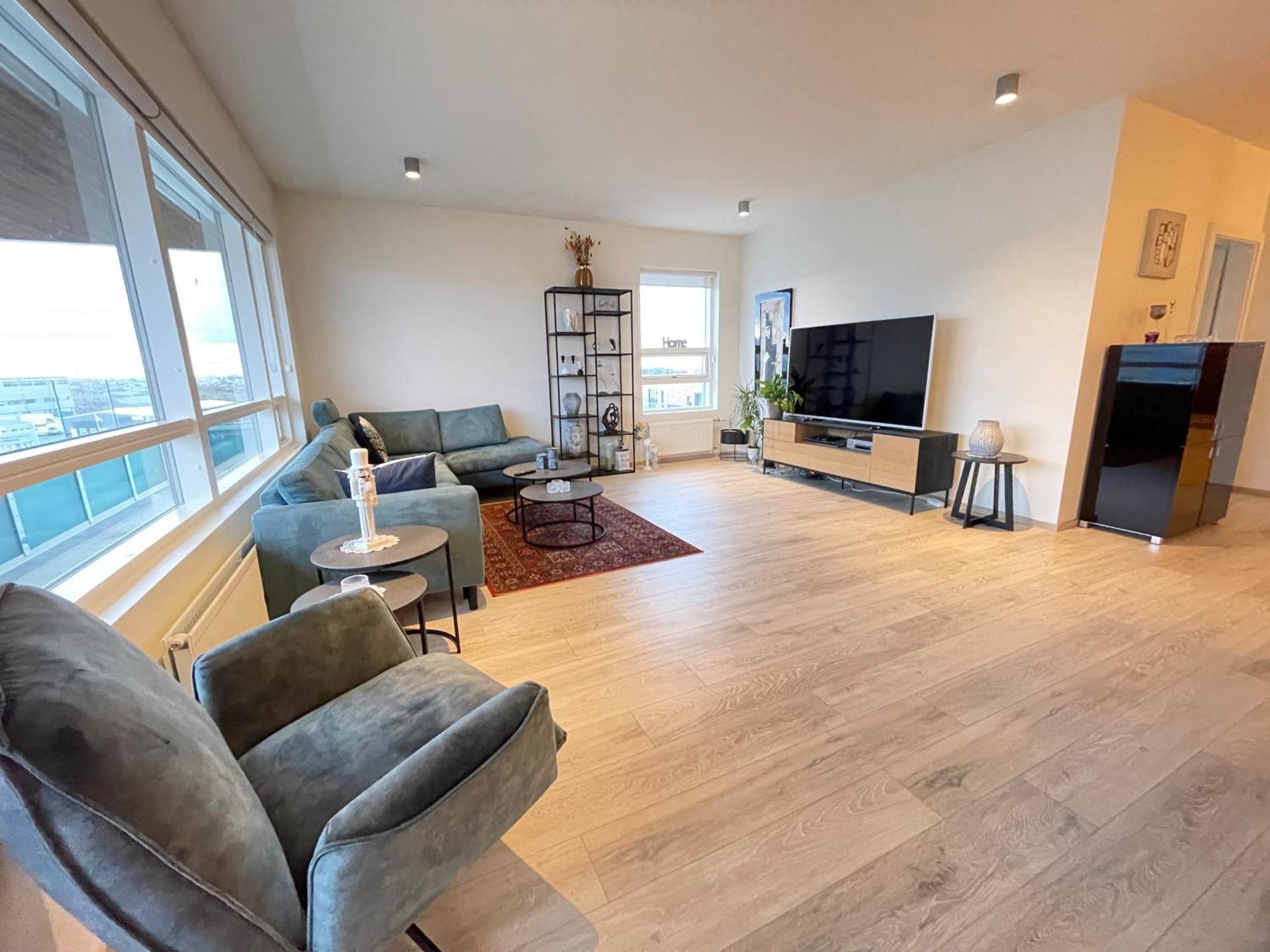 Modern And Spacious 3 Bedroom In Kopavogur Reikiavik