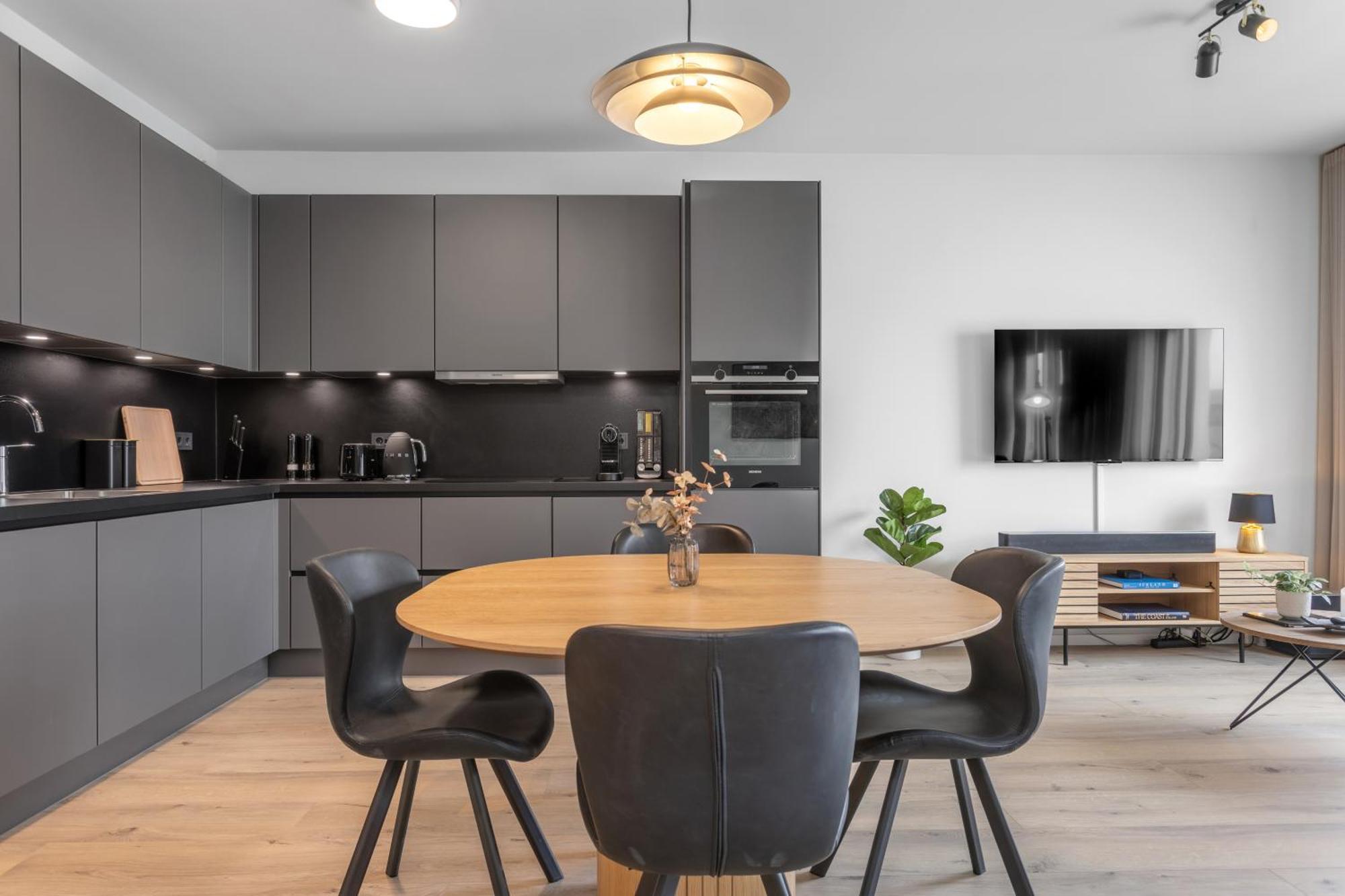 Modern 2-bedroom Apt In Prime Location Apartment *