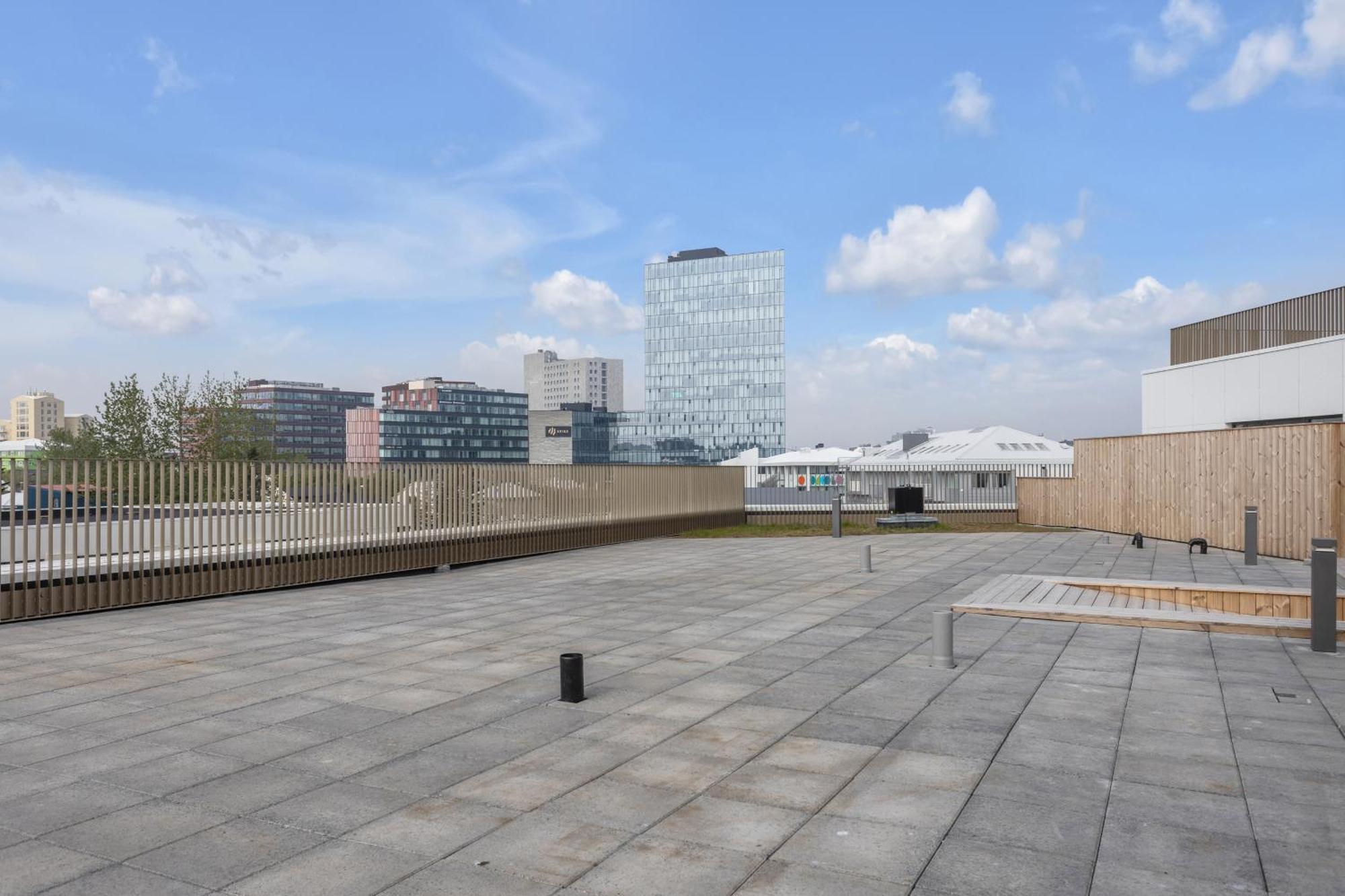 Modern 2-bedroom Apt In Prime Location *
