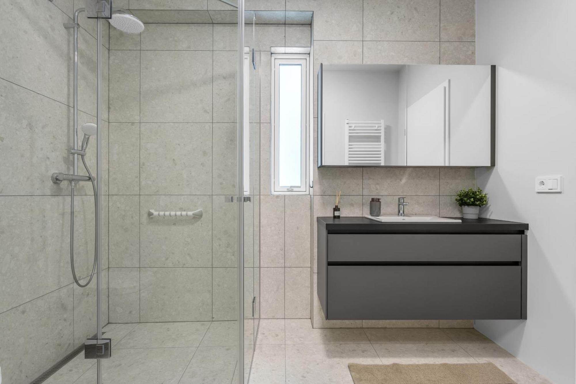 Modern 2-bedroom Apt In Prime Location * Reykjavik