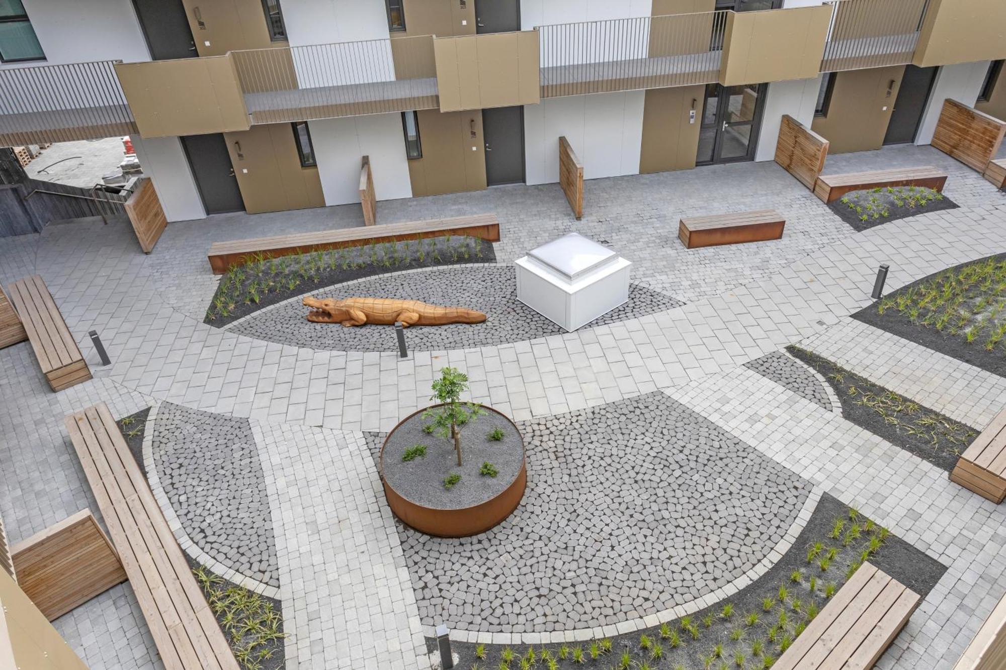 Modern 2-bedroom Apt In Prime Location *