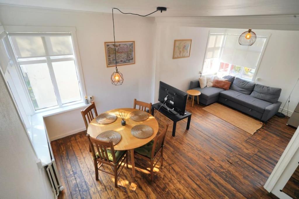 Cozy Corner In Perfect Location Downtown *