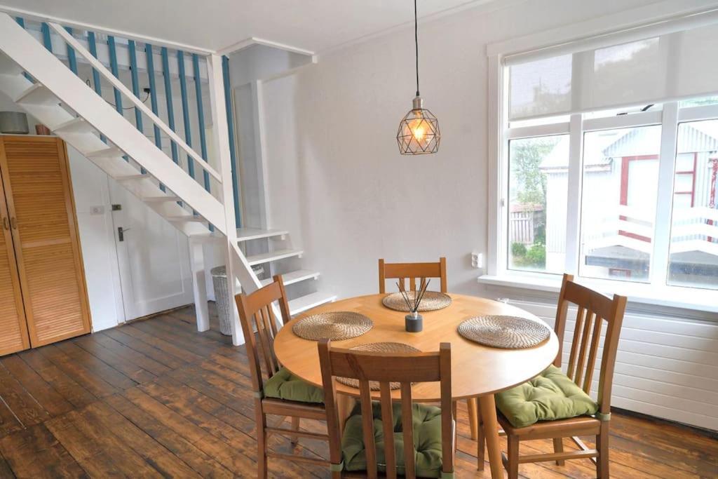 Cozy Corner In Perfect Location Downtown Apartment