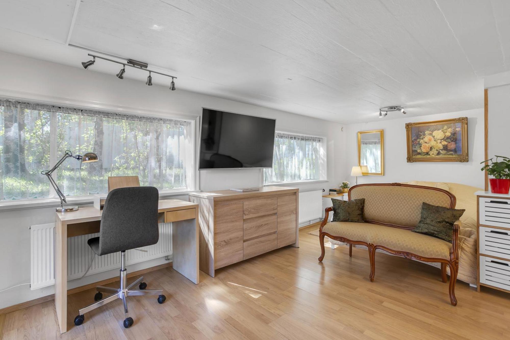 Lara Studio: Laugardalur Valley Retreat With Private Entrance And Parking Apartment *