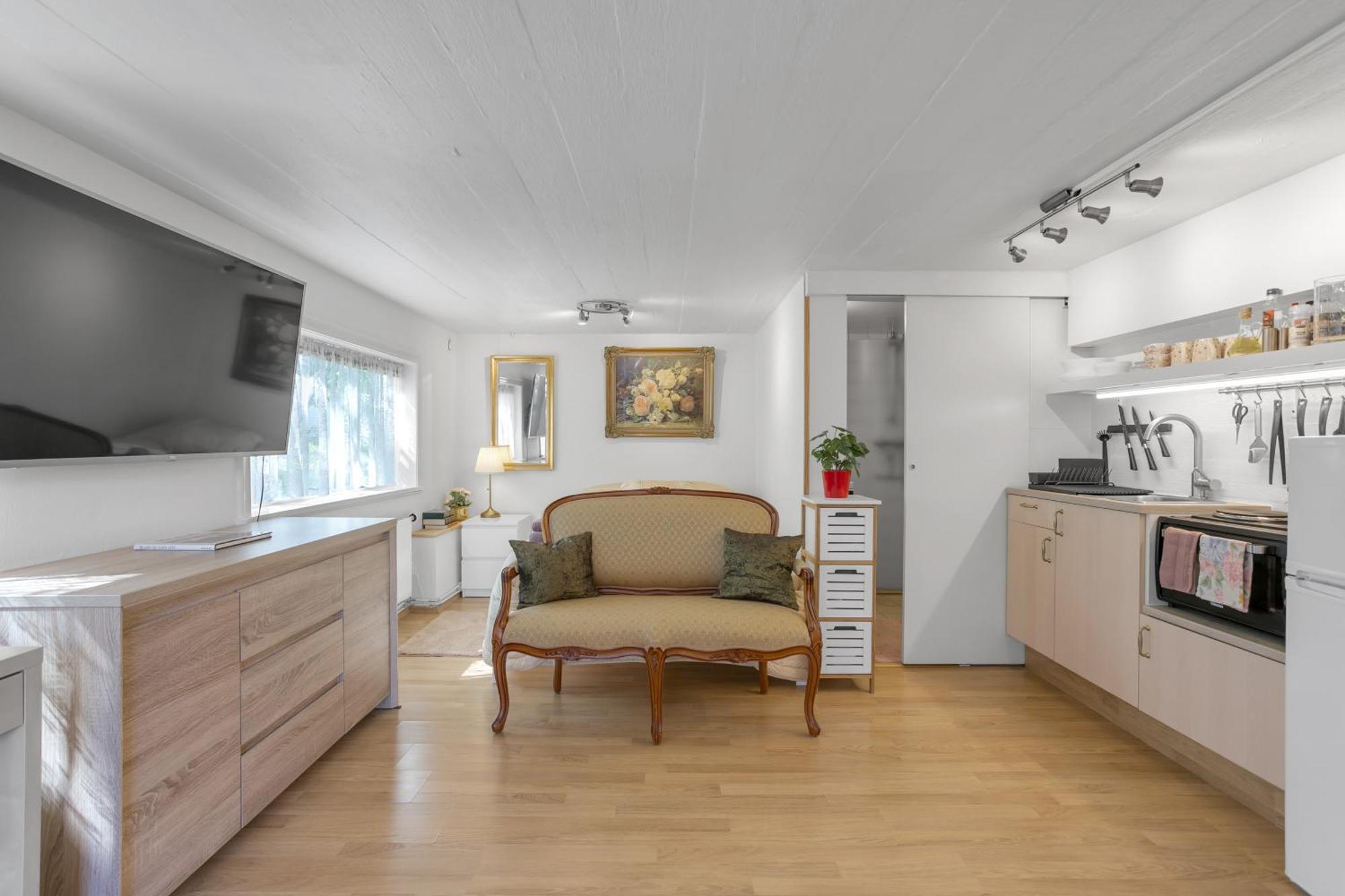 Lara Studio: Laugardalur Valley Retreat With Private Entrance And Parking Reykjavik