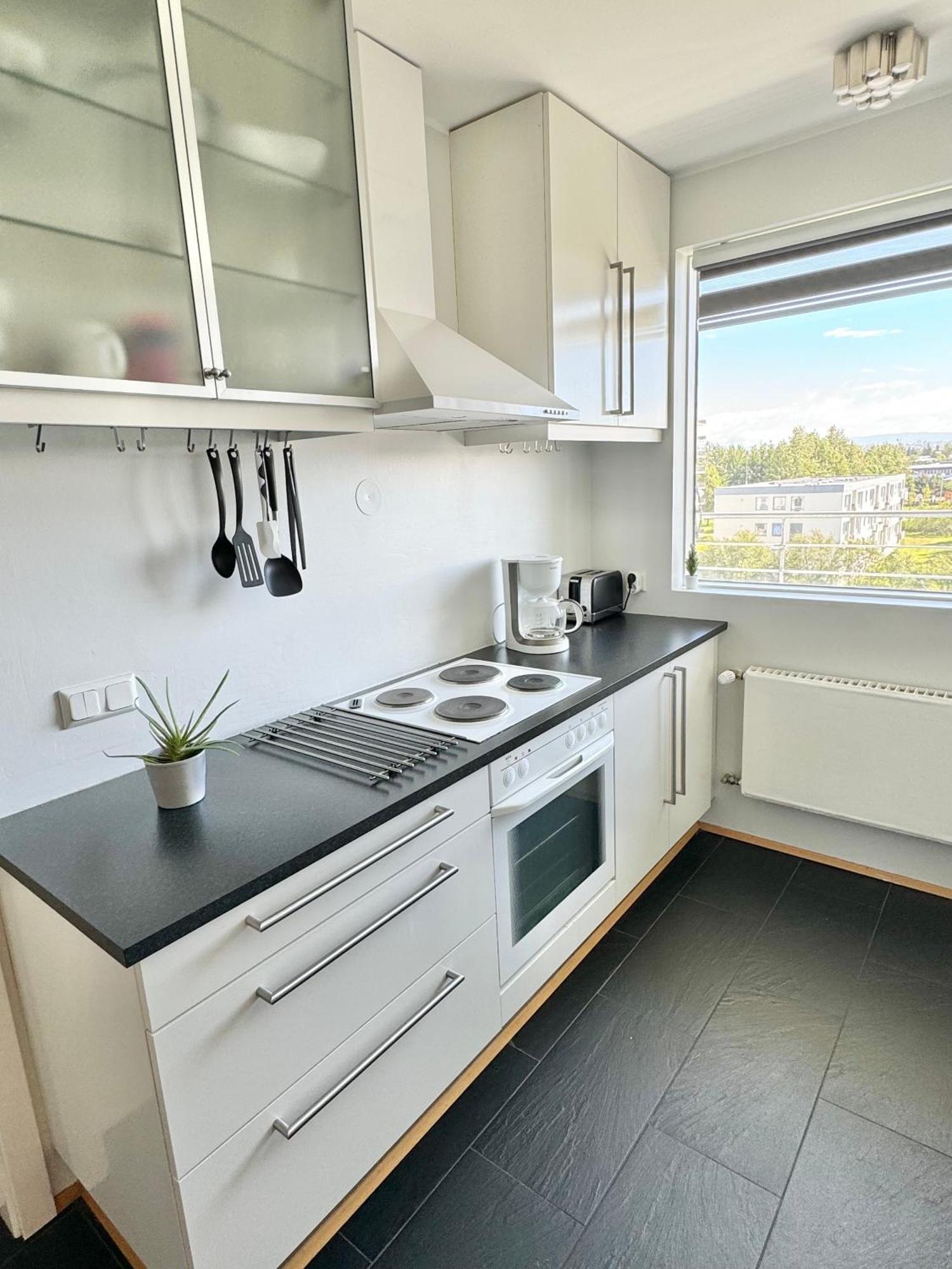 Cozy 1 Bedroom With A Balcony Apartment