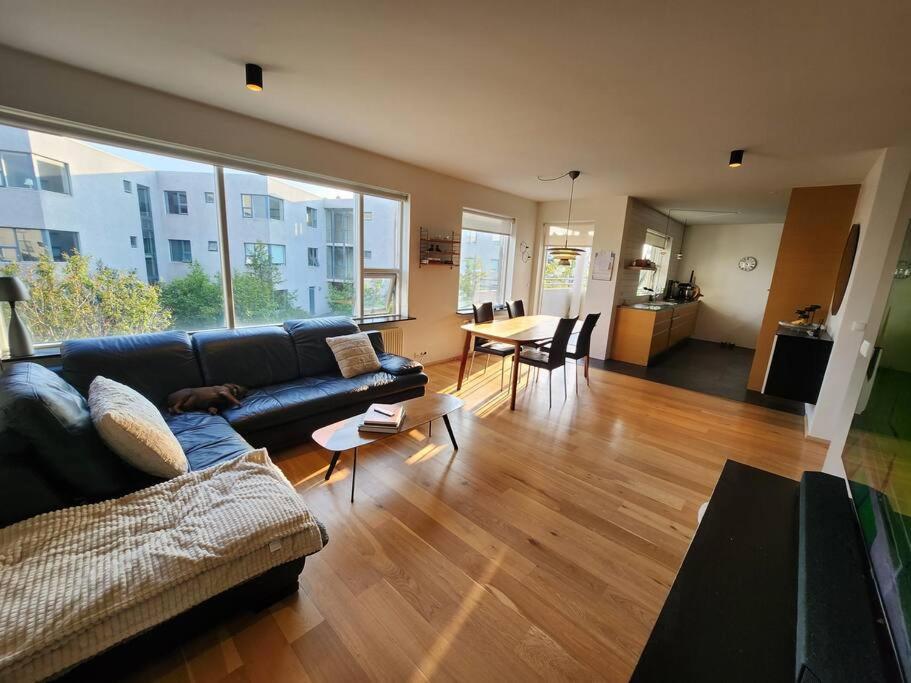 Country In The - 3 Bedrooms Reykjavik