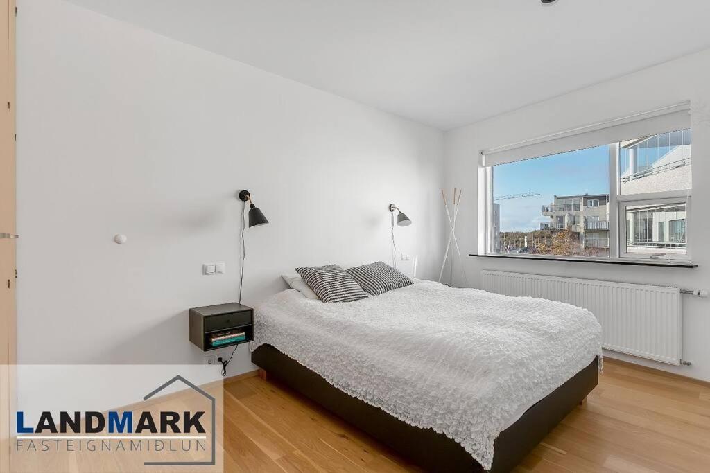 Country In The - 3 Bedrooms Apartment *