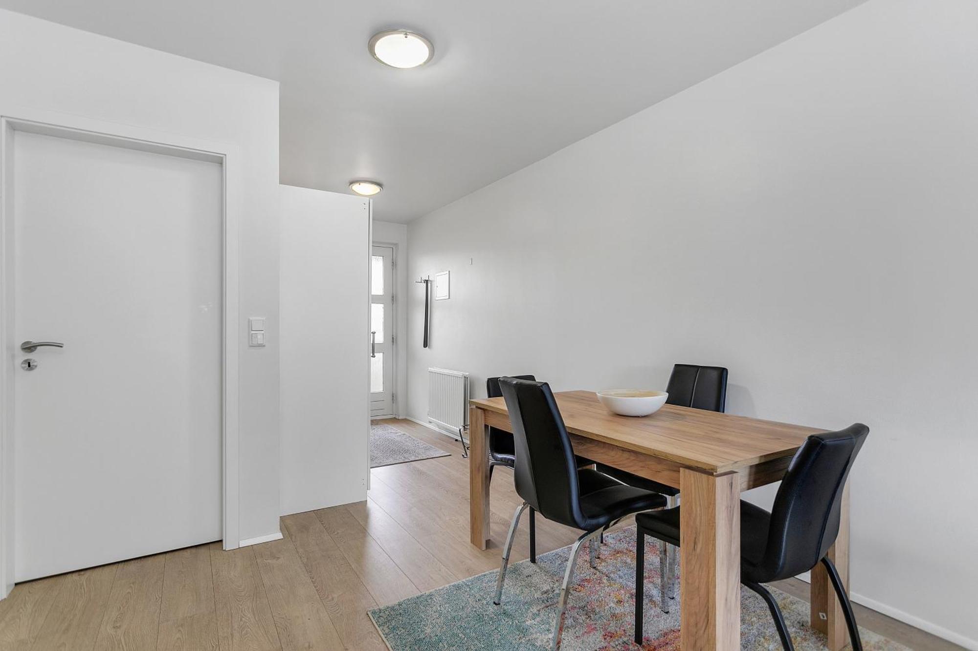 2br Apartment *