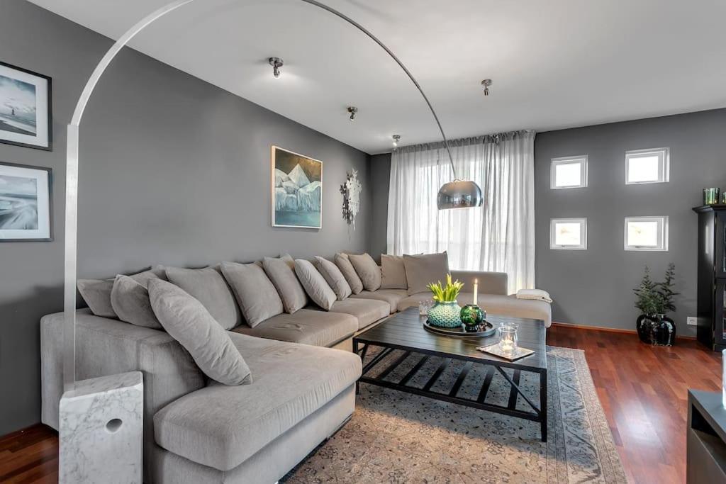Luxury House With Ocean View * Reykjavik