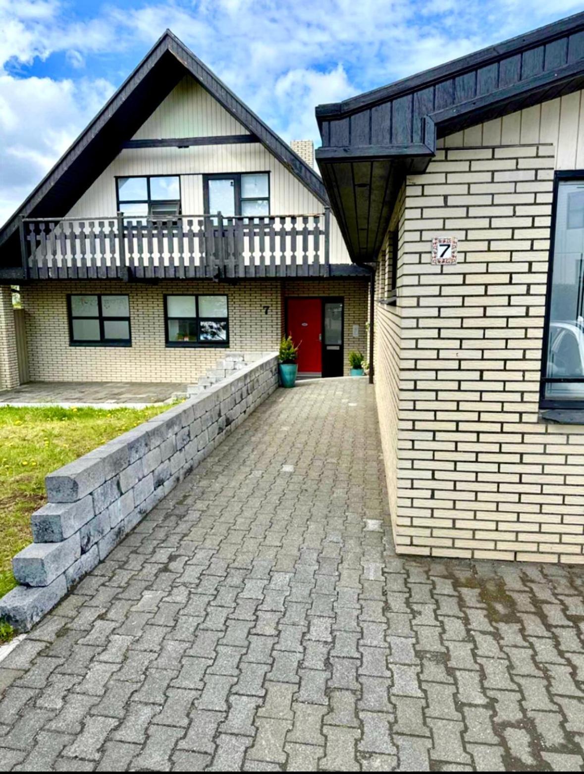 Luxurious House With Hot & Cold Tub Villa Reikiavik