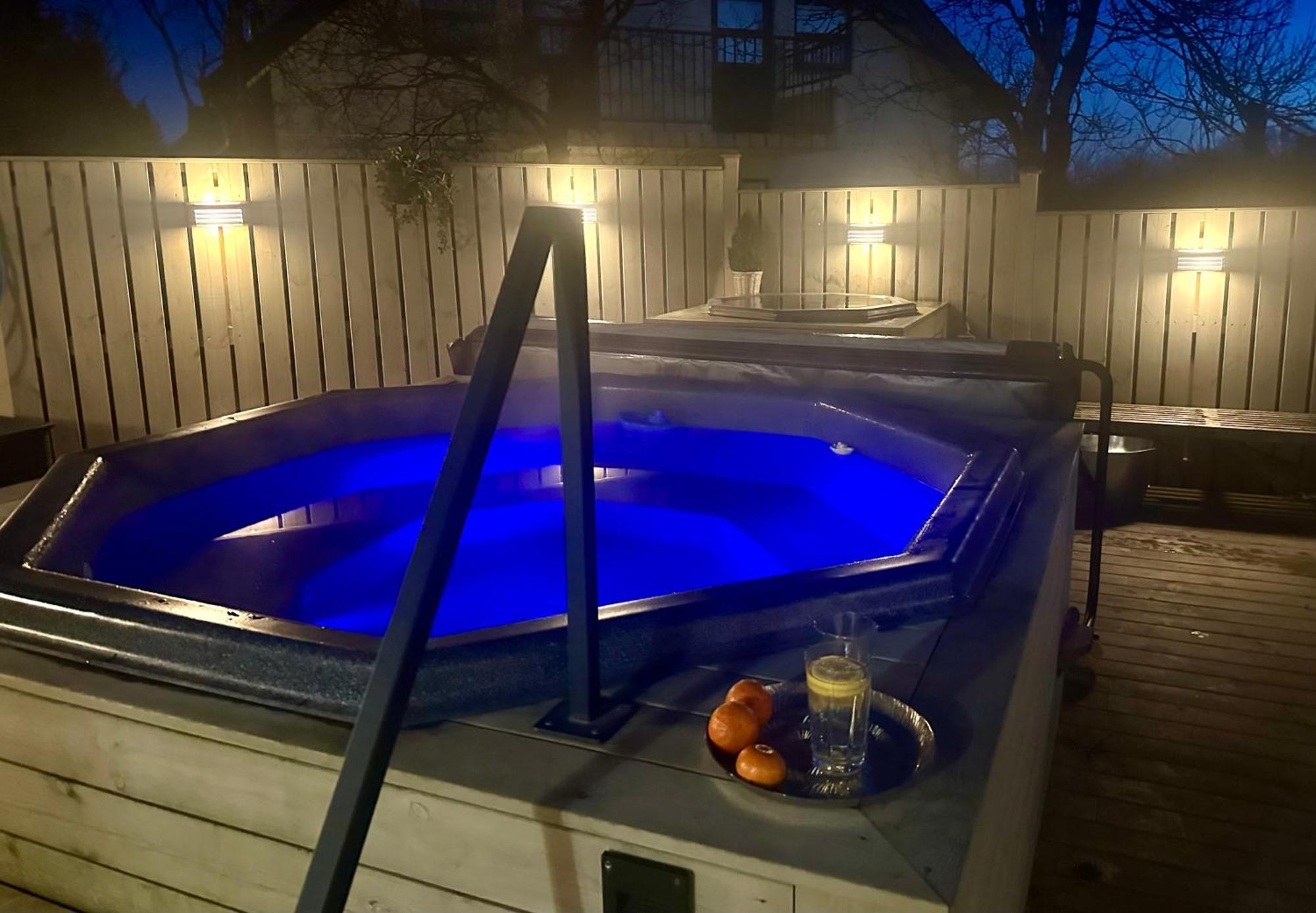 Luxurious House With Hot & Cold Tub *