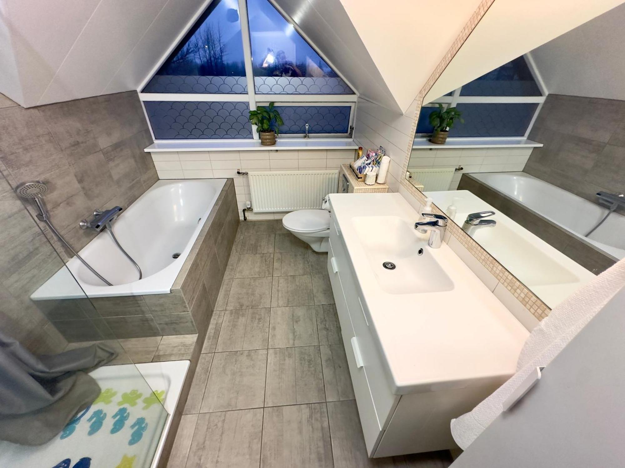 Luxurious House With Hot & Cold Tub * Reikiavik