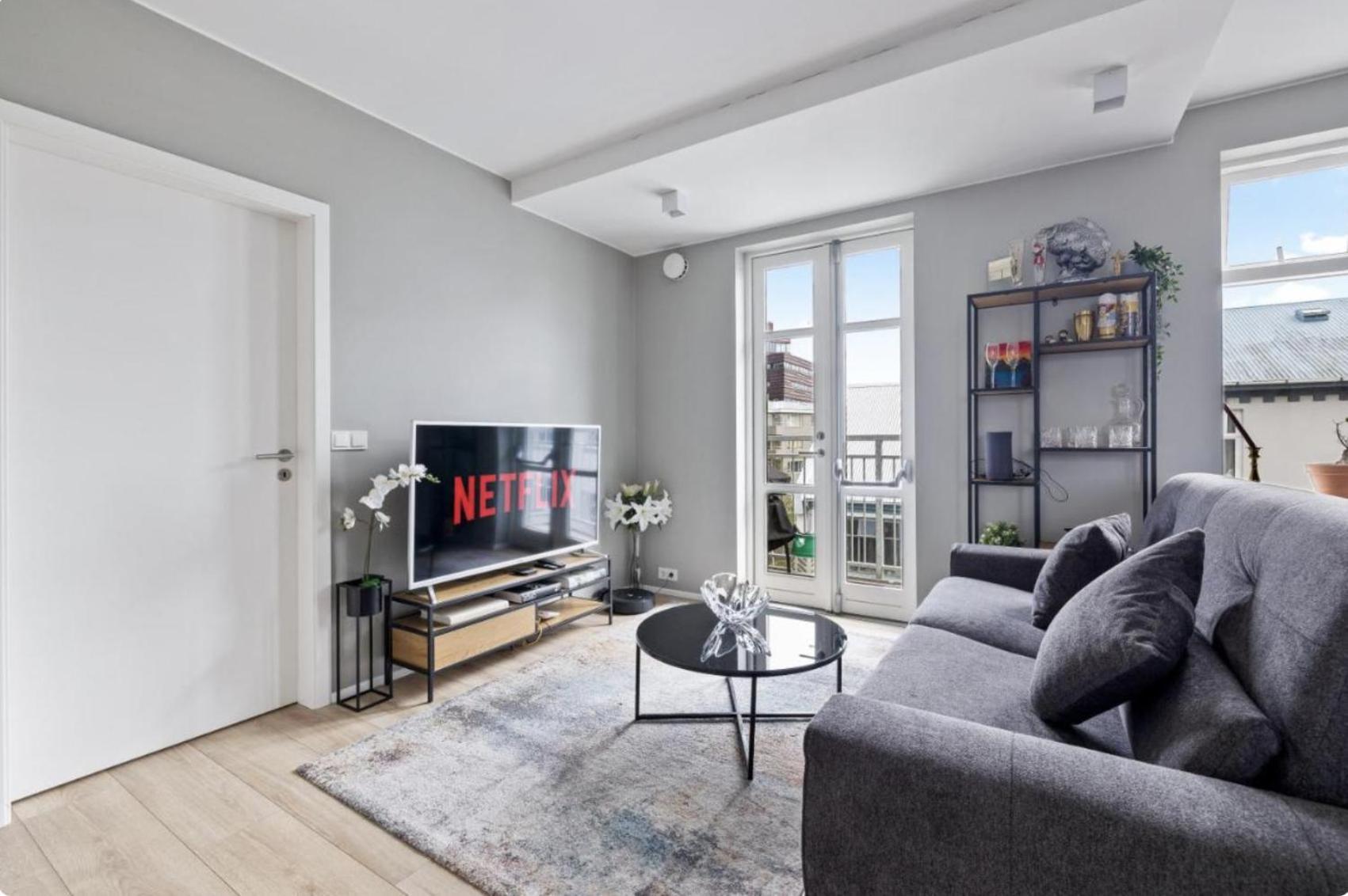 Cheerful Down Town Apartamento