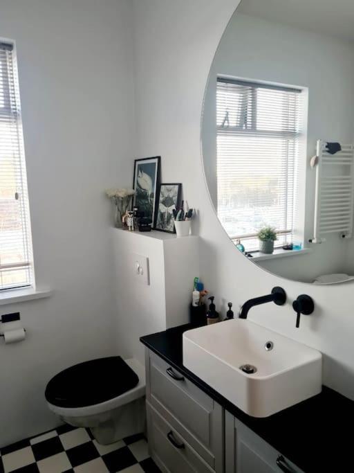 2 Bedroom Apartment With A Loft- Close To Downtown *