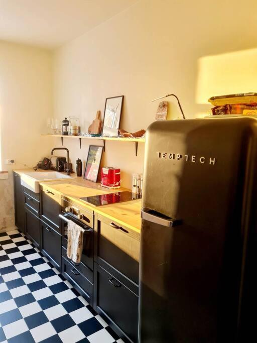 2 Bedroom Apartment With A Loft- Close To Downtown Apartment
