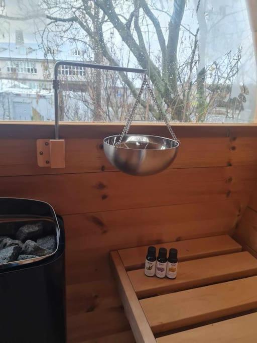 2 Bedroom Apartment With A Loft- Close To Downtown Apartment *