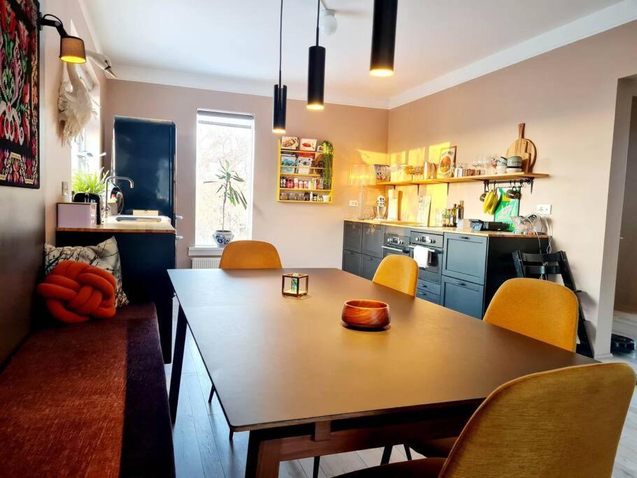 2 Bedroom Apartment With A Loft- Close To Downtown Reykjavik