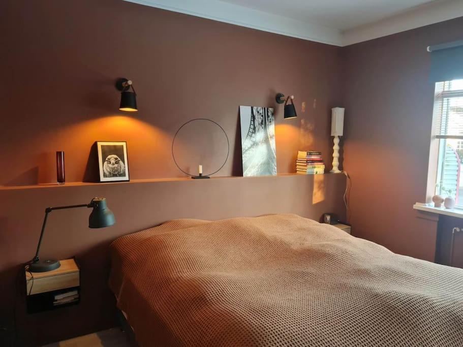 2 Bedroom Apartment With A Loft- Close To Downtown Apartment *