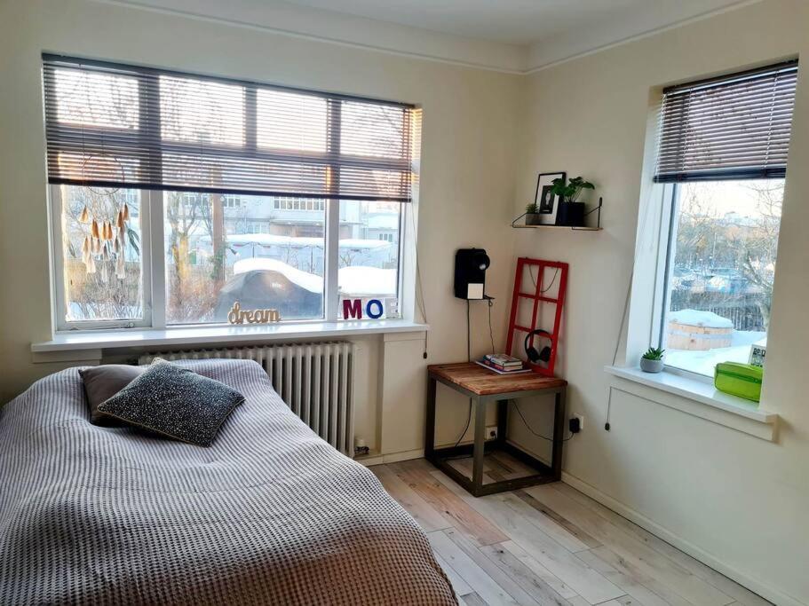 2 Bedroom Apartment With A Loft- Close To Downtown Reykjavik