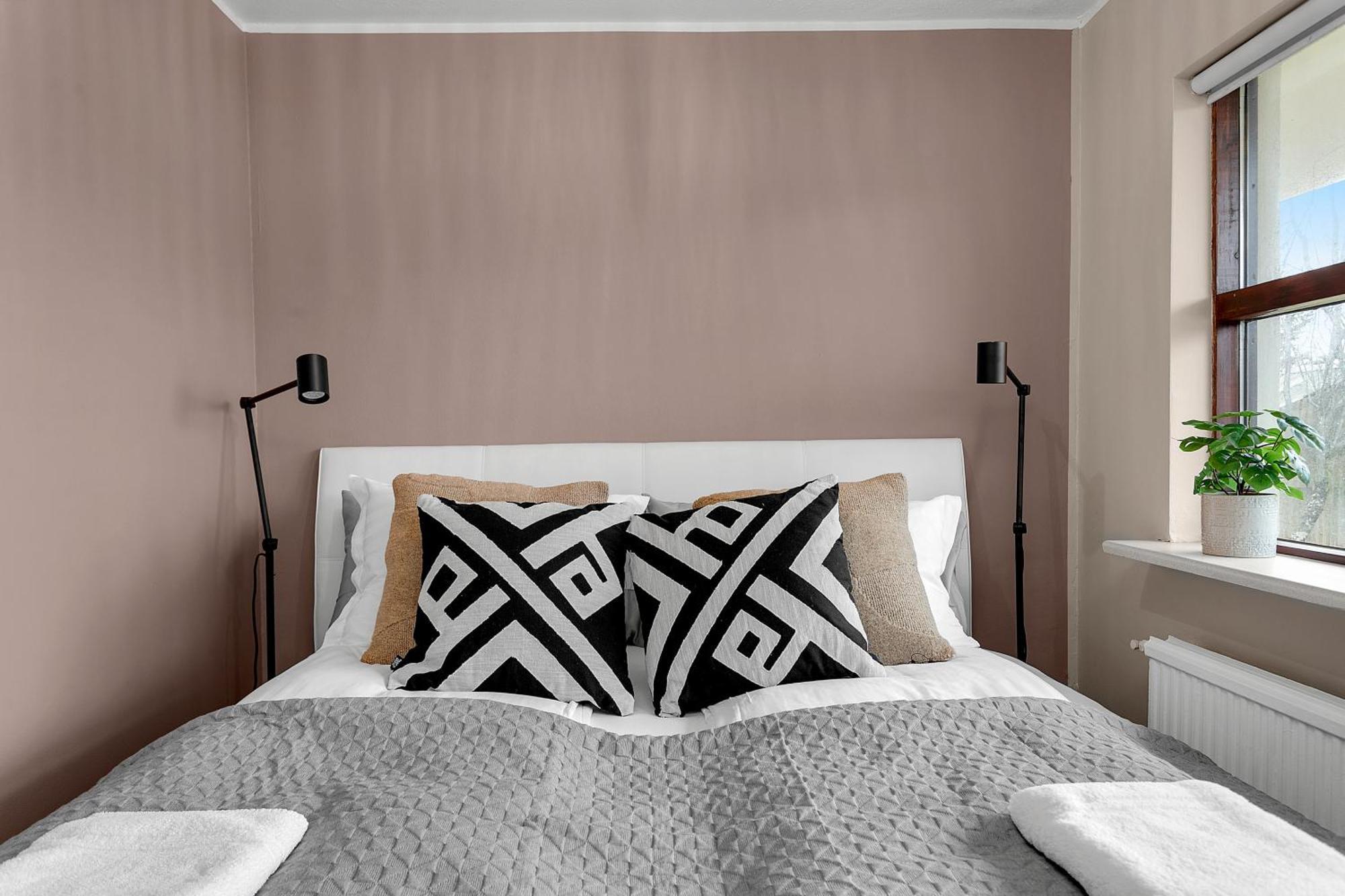 Inviting 2br Haven In The Heart Of The Suburbs Apartment Reykjavik