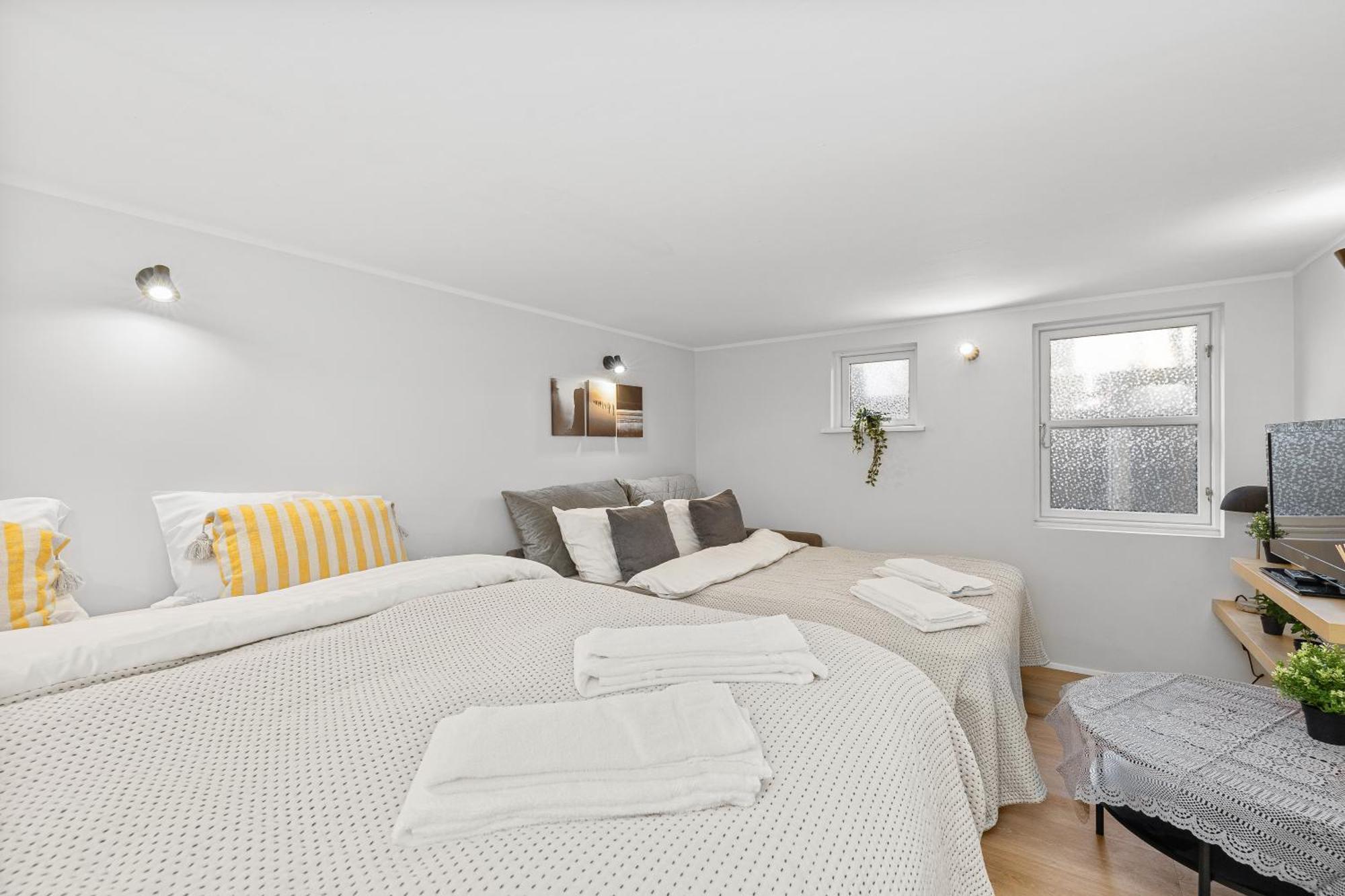 Apartment Bright Chic Getaway In The Heart Of The