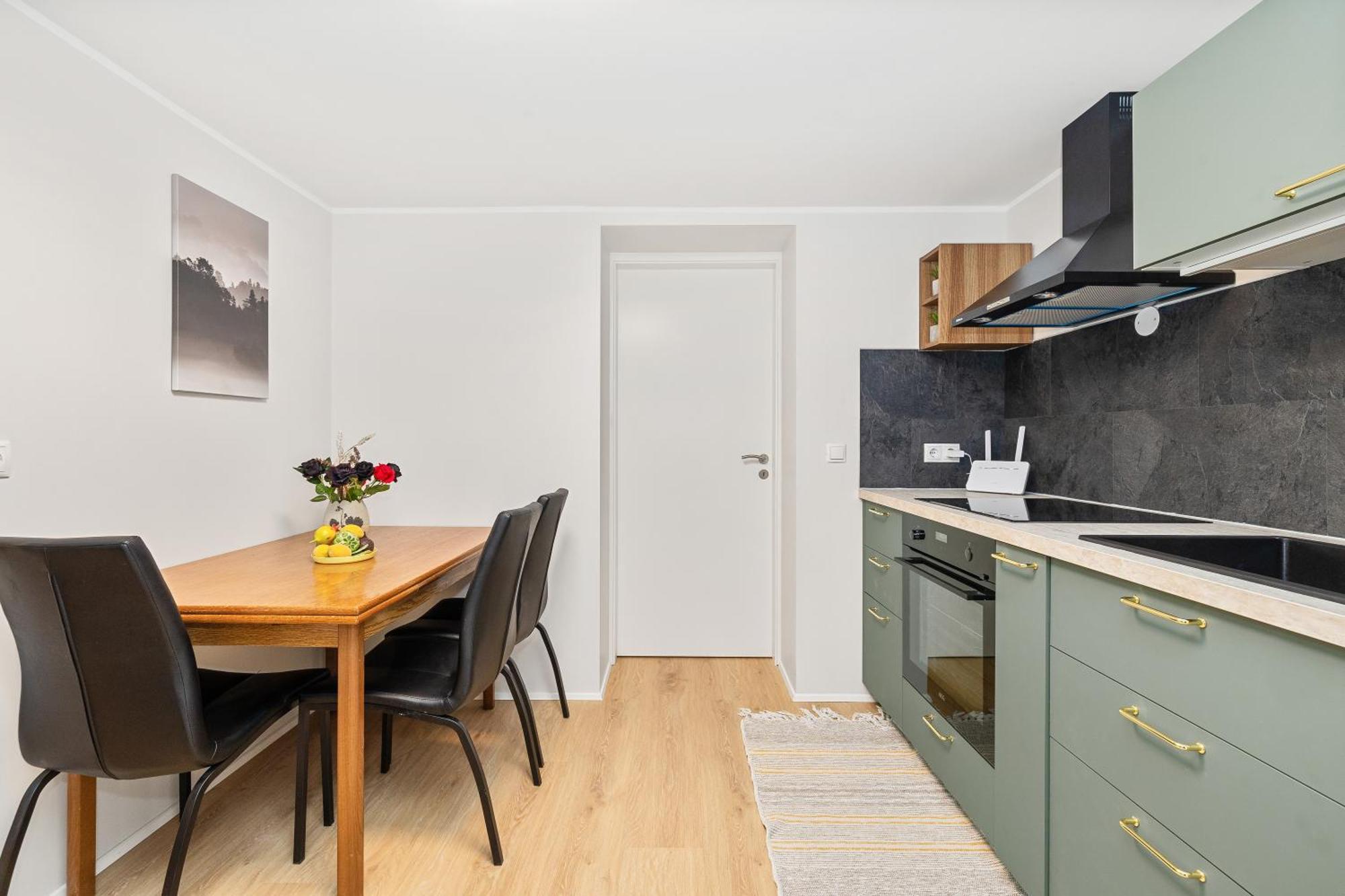 Bright Chic Getaway In The Heart Of The Apartment *