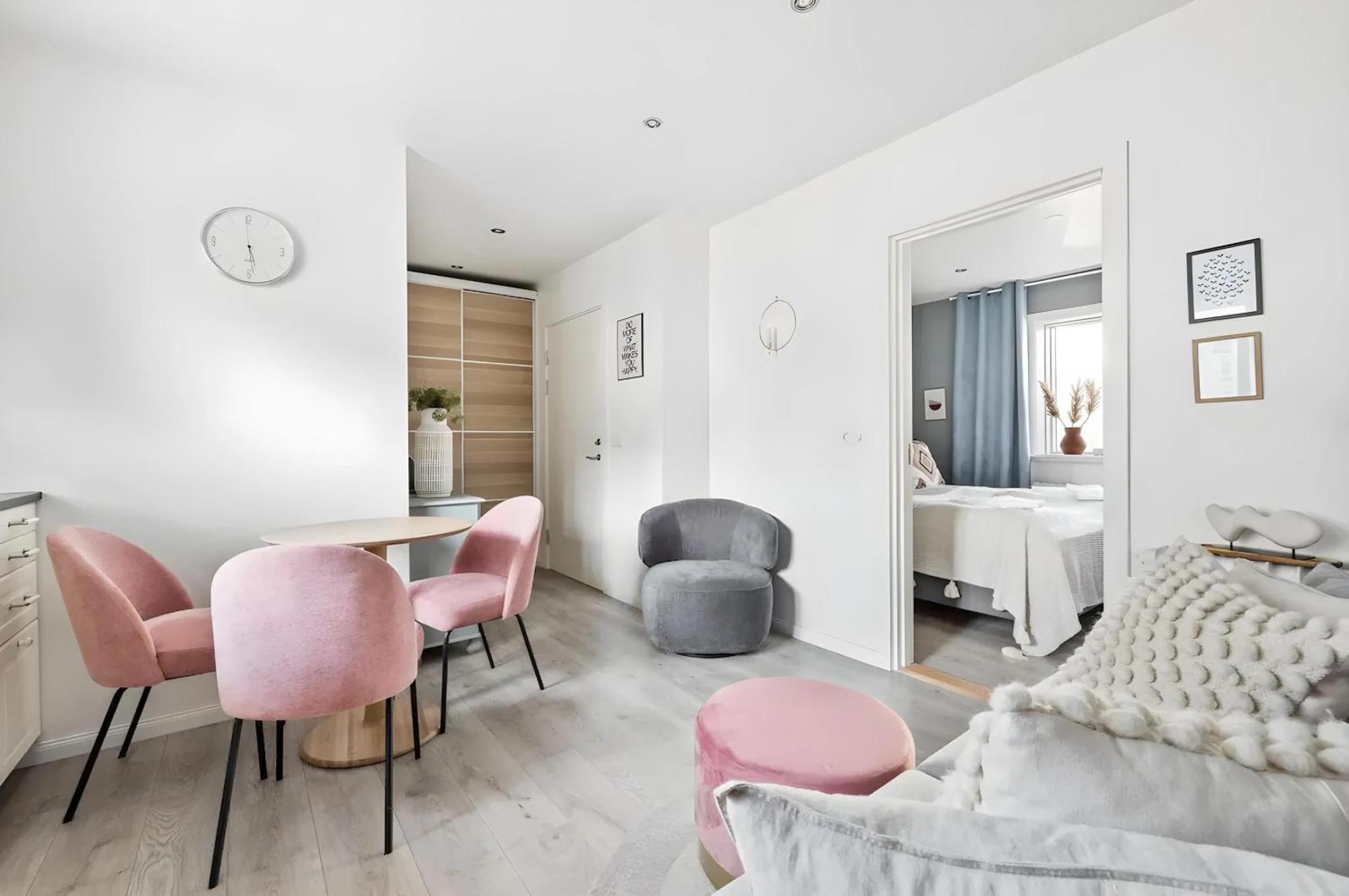 Center, King Bed, 65