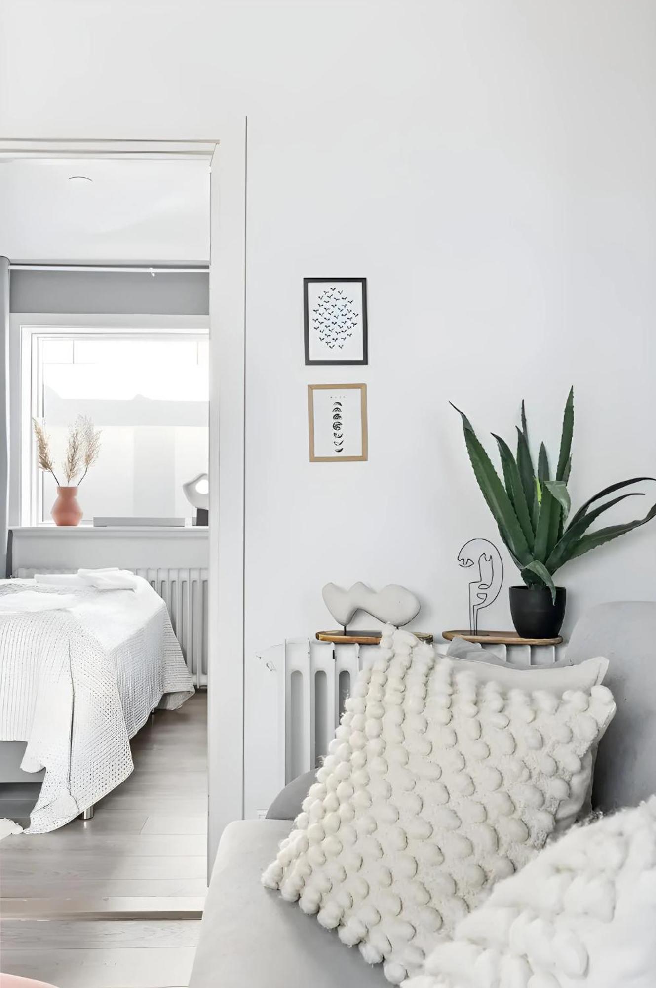 Center, King Bed, 65