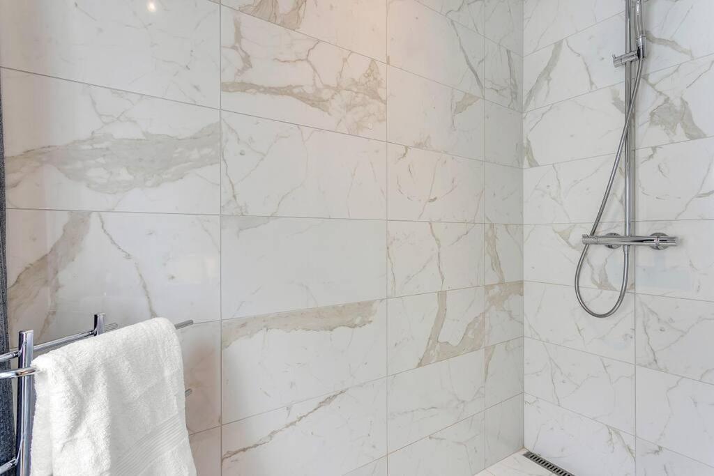 Luxury Penthous - 3 Bedroom - 2 Bath - Freeparking - Downtown Reikiavik