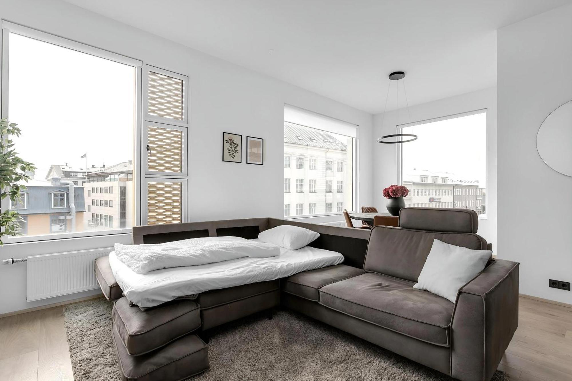 Stylish & Comfy Center Oasis *