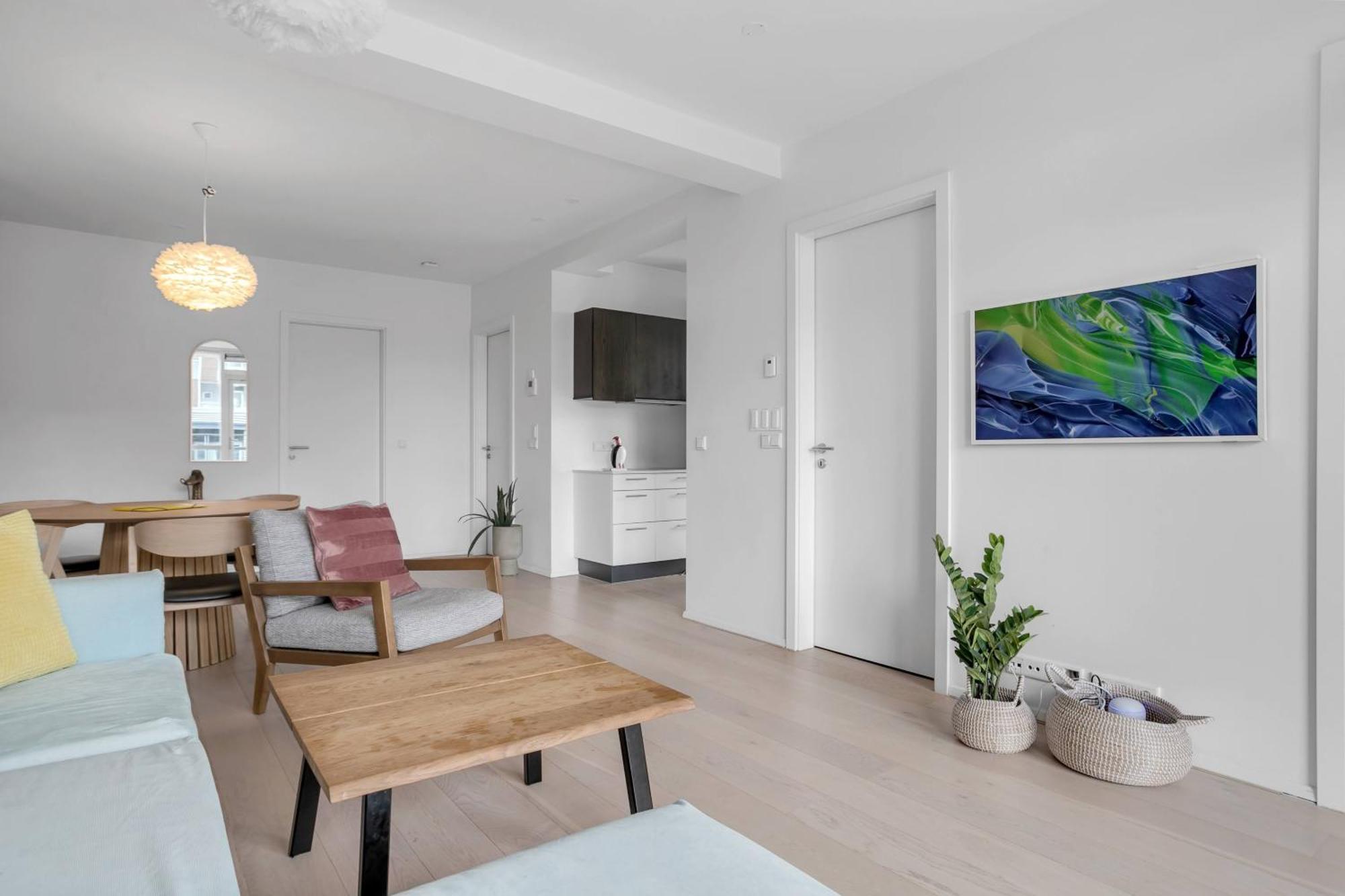Stylish & Modern 2br Downtown Apartment *