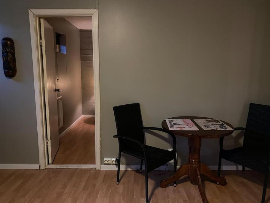 A Cozy Basement In Rvk Suburbs Apartment *