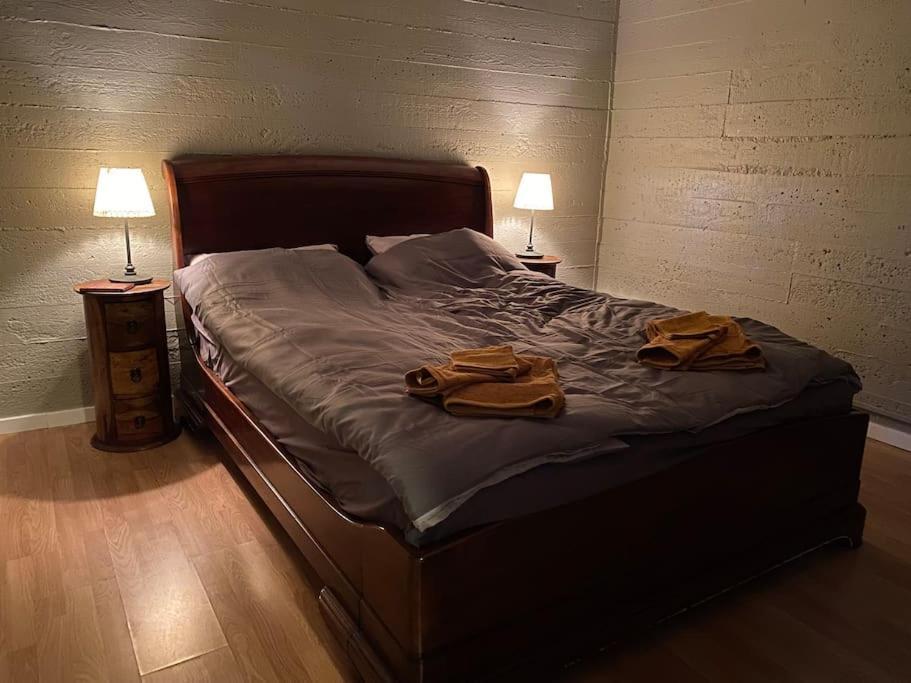 A Cozy Basement In Rvk Suburbs *