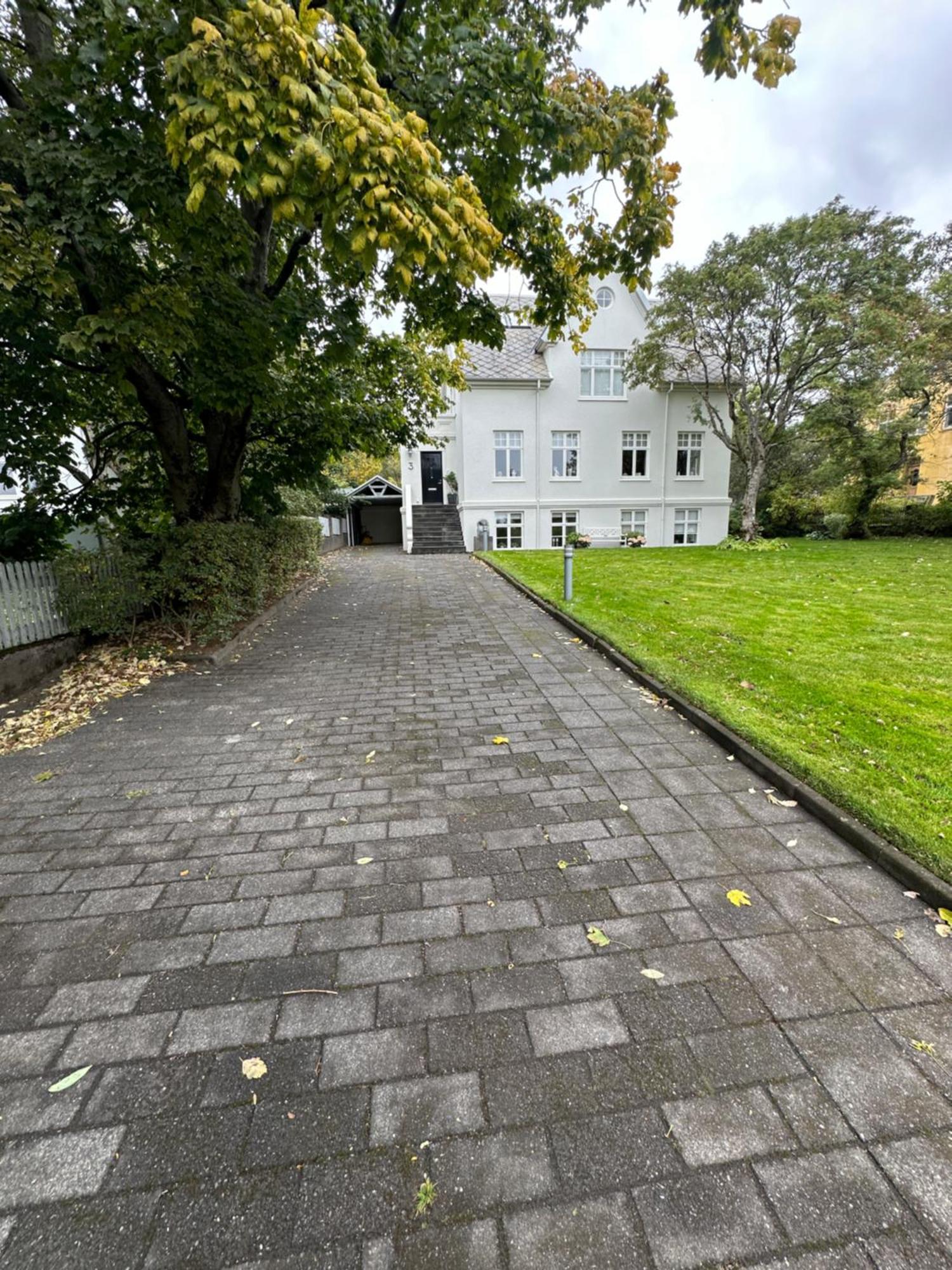 In Downtown - Birta Reikiavik