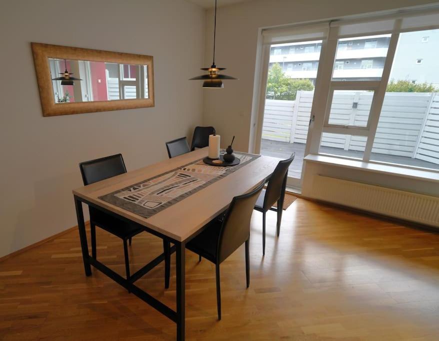 Beautiful With Patio In * Reiquiavique