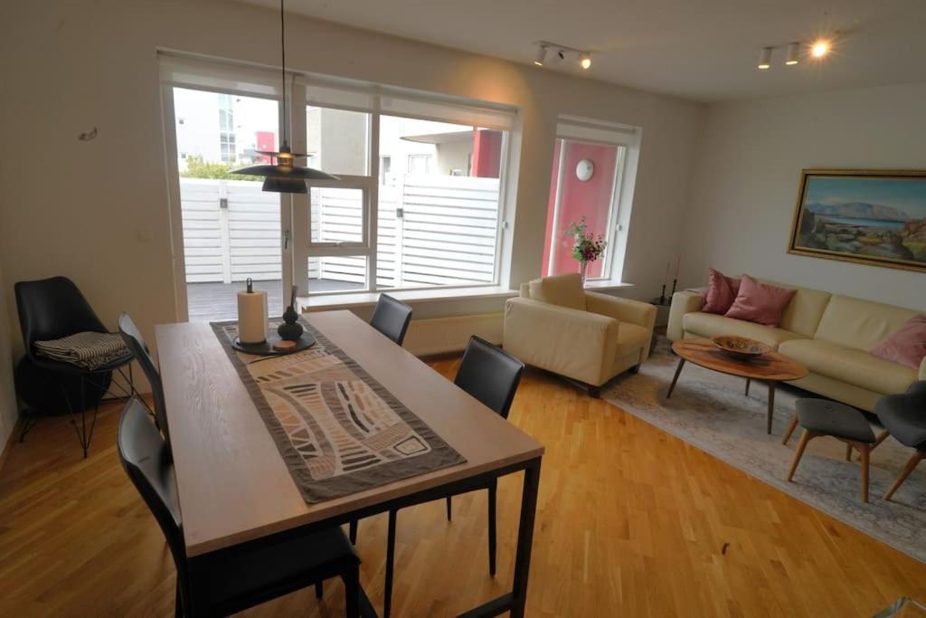 Apartamento Beautiful With Patio In *