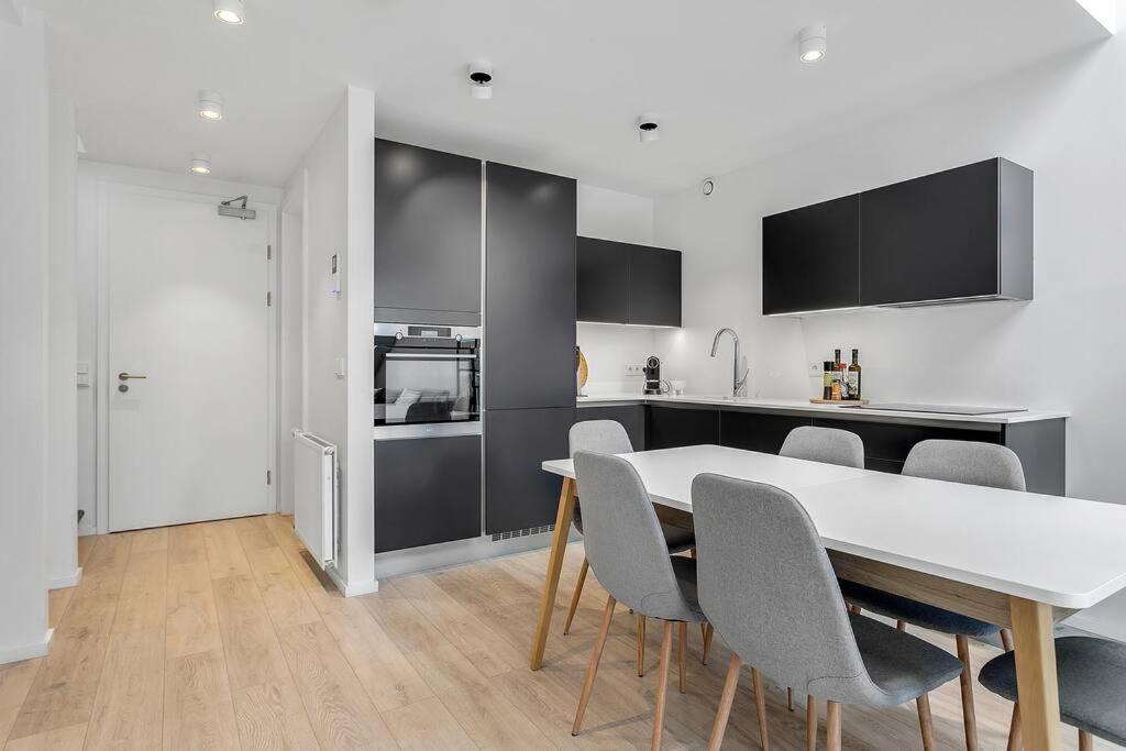Apartment Luxury Nest 2b, 1b-heart Of Downtown-free Parking Reykjavik