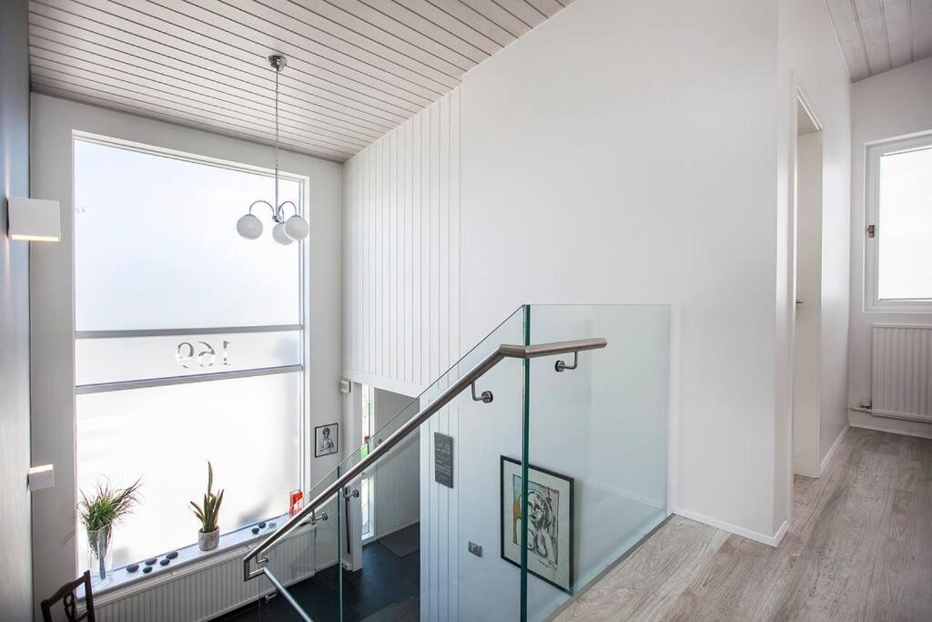 Bright House For 6 People, With Hut Tub In Garden Villa *