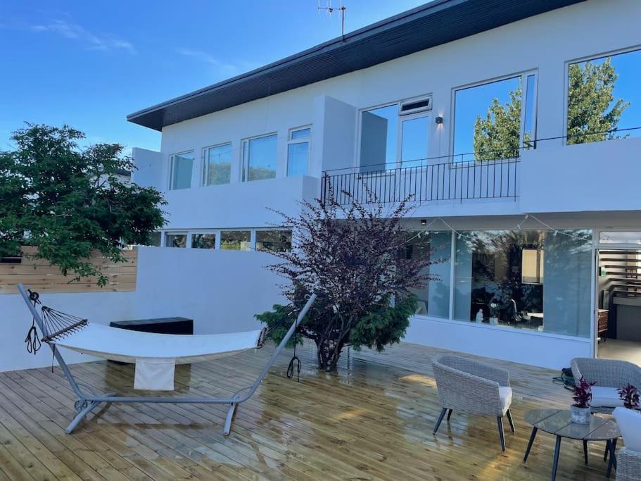Bright House For 6 People, With Hut Tub In Garden Villa