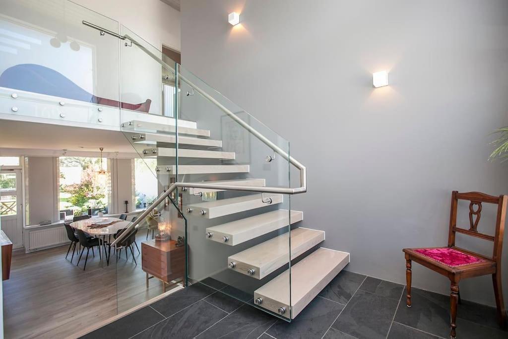 Bright House For 6 People, With Hut Tub In Garden Villa