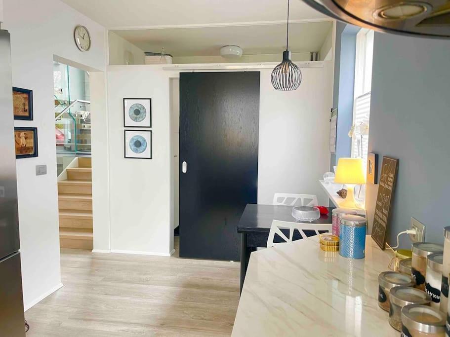 Bright House For 6 People, With Hut Tub In Garden Villa Reykjavik