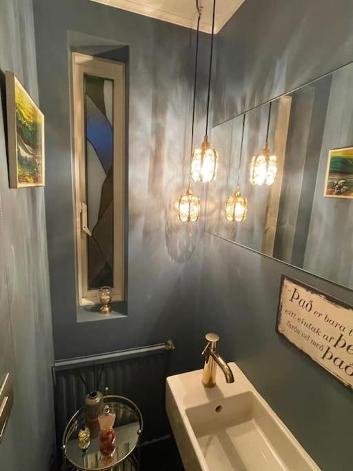 Bright House For 6 People, With Hut Tub In Garden Reykjavik