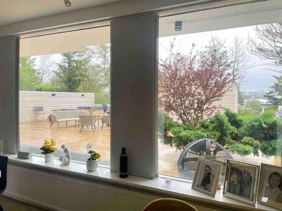 Bright House For 6 People, With Hut Tub In Garden