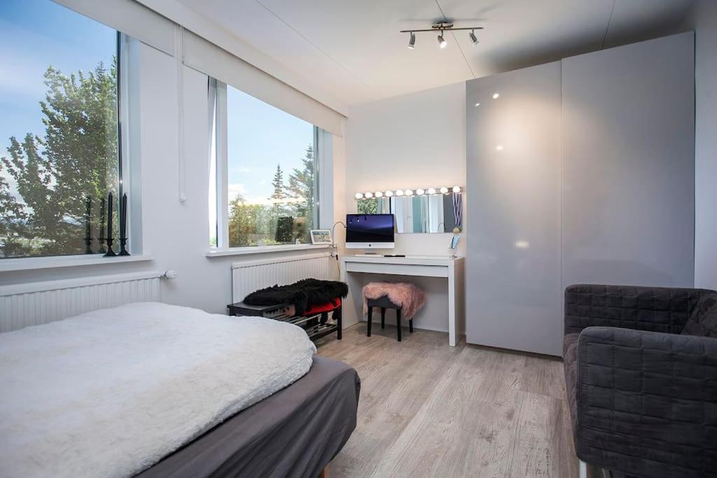 Villa Bright House For 6 People, With Hut Tub In Garden Reykjavik