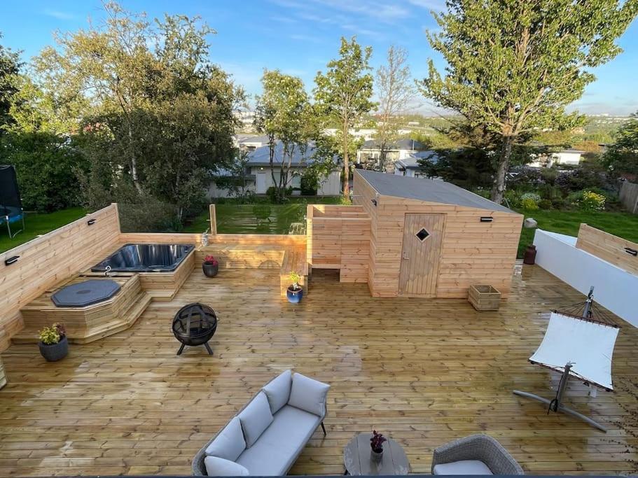 Bright House For 6 People, With Hut Tub In Garden