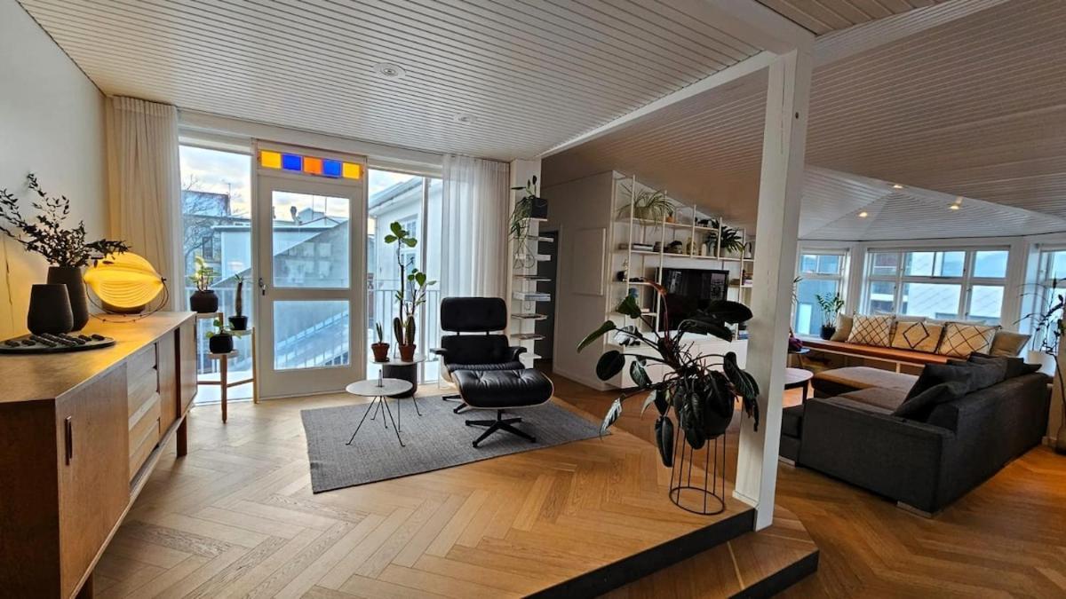 Stylish Downtown Apartment