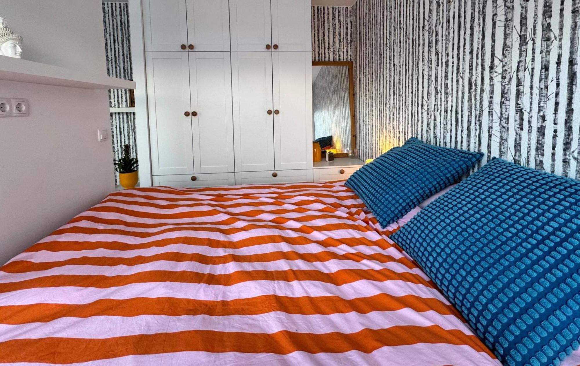 Bright & Cozy Central Studio Apartment *