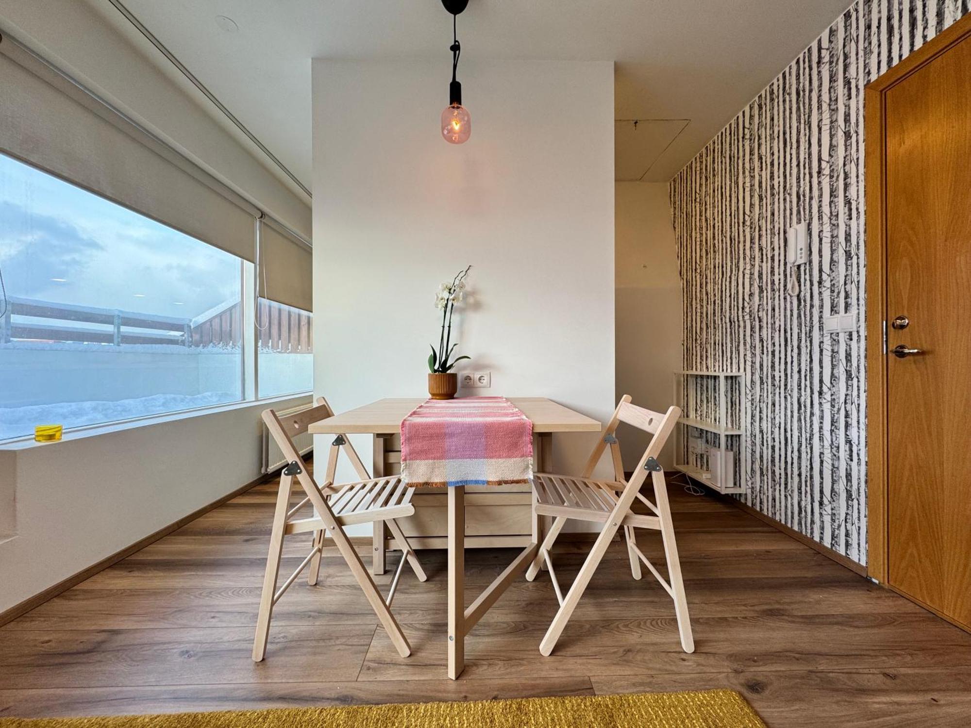 Bright & Cozy Central Studio Apartment *